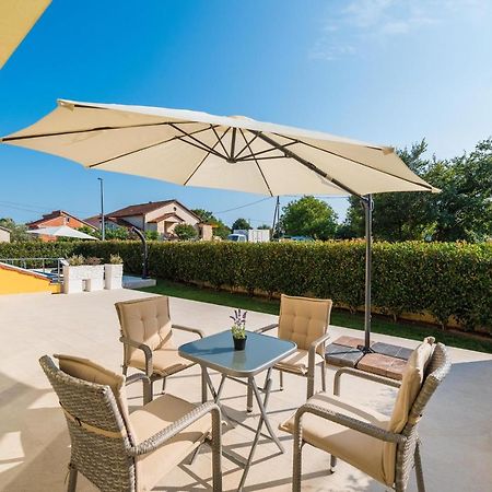 Villa Petra S Bazenom, Rostiljem I Parkingom Zára Kültér fotó