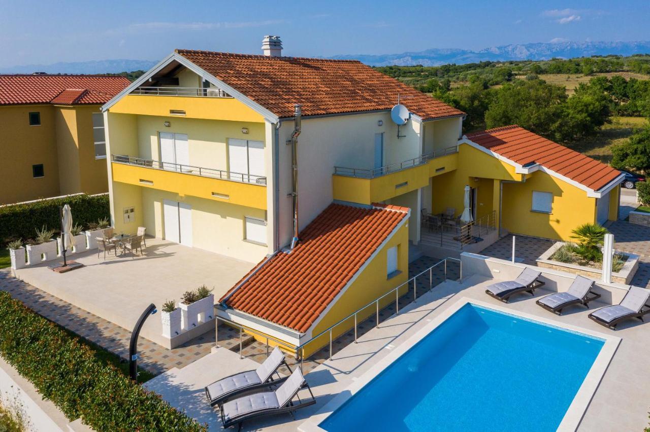 Villa Petra S Bazenom, Rostiljem I Parkingom Zára Kültér fotó