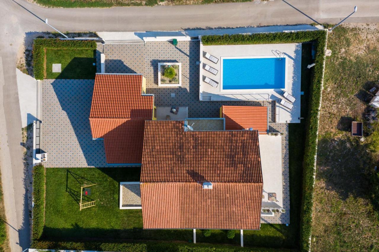 Villa Petra S Bazenom, Rostiljem I Parkingom Zára Kültér fotó