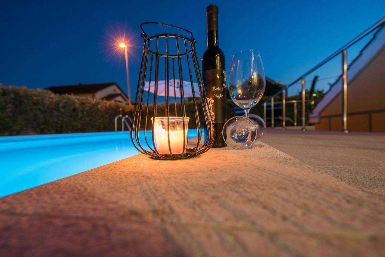 Villa Petra S Bazenom, Rostiljem I Parkingom Zára Kültér fotó
