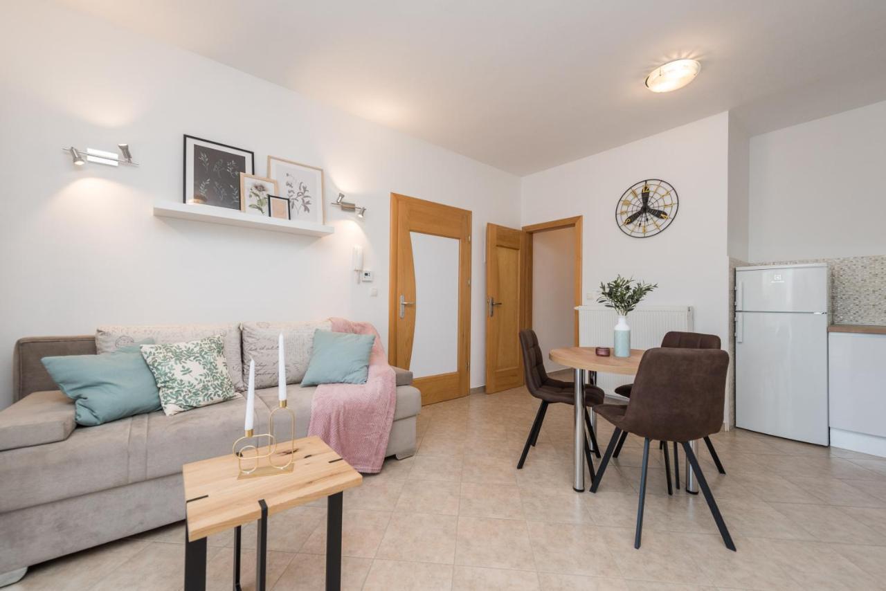 Villa Petra S Bazenom, Rostiljem I Parkingom Zára Kültér fotó